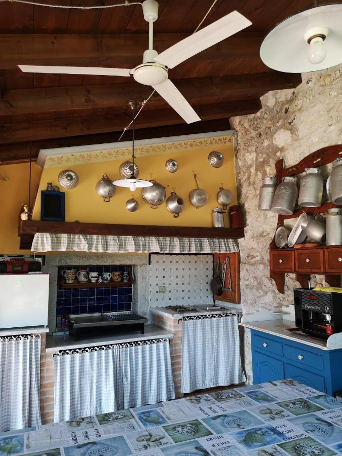 East Wind Bed & Breakfast Medea Ngoại thất bức ảnh