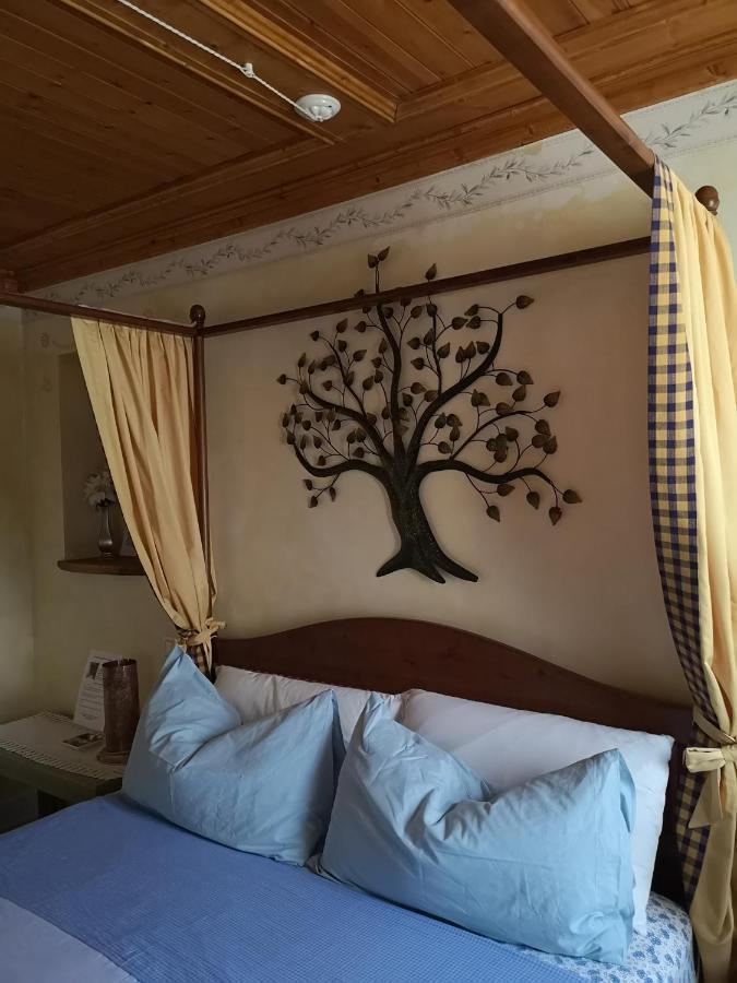 East Wind Bed & Breakfast Medea Ngoại thất bức ảnh