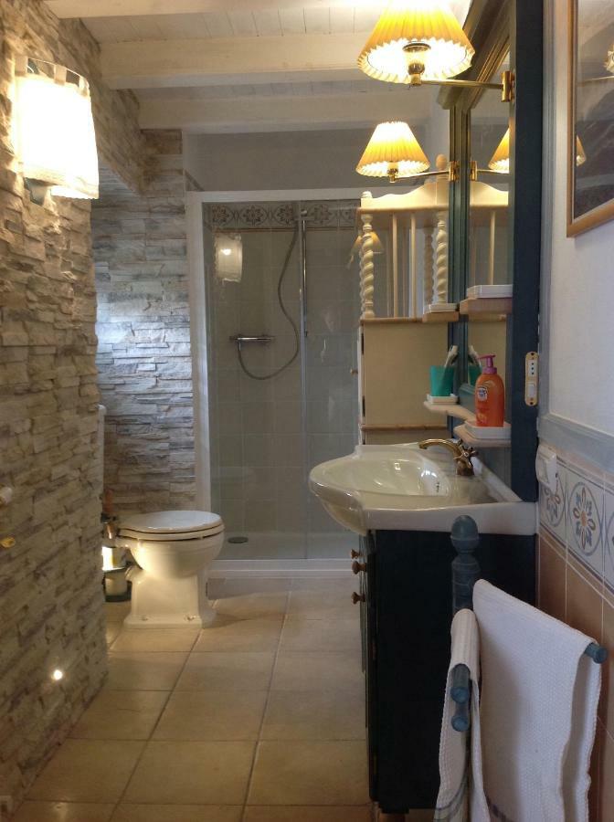 East Wind Bed & Breakfast Medea Ngoại thất bức ảnh