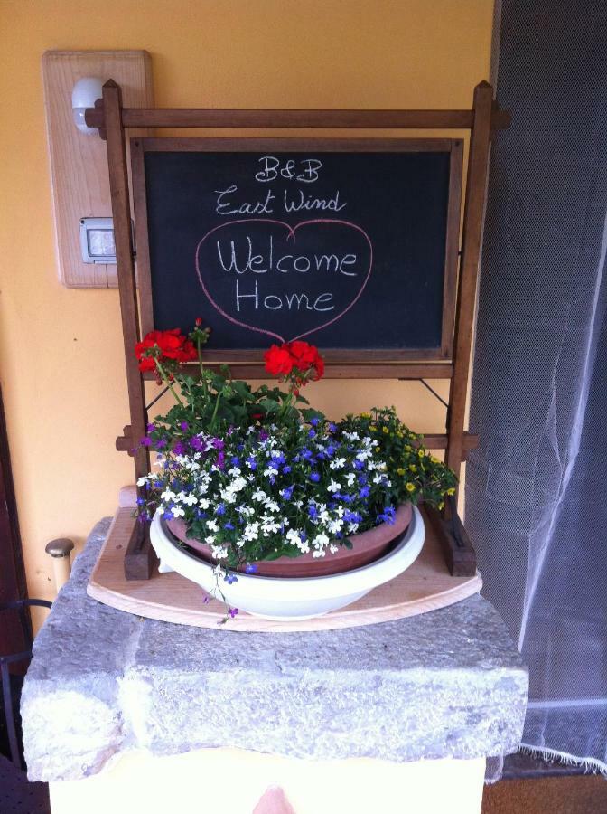 East Wind Bed & Breakfast Medea Ngoại thất bức ảnh
