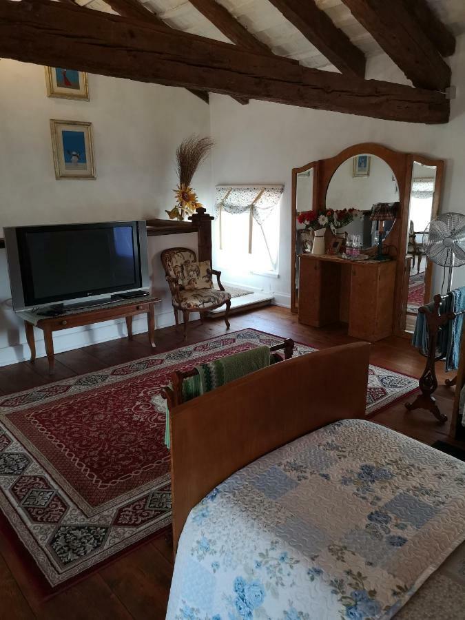 East Wind Bed & Breakfast Medea Ngoại thất bức ảnh